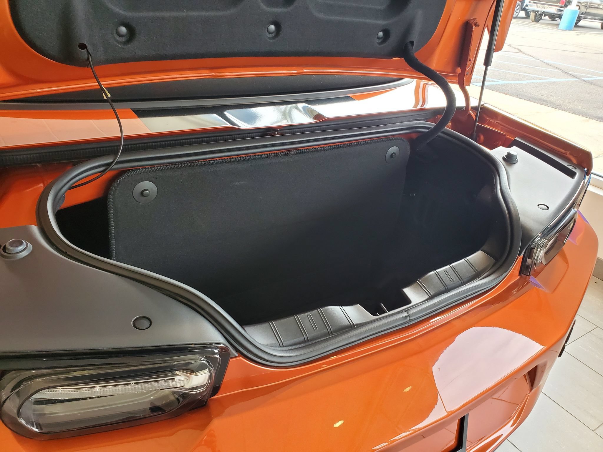Used 2022 Chevrolet Camaro LT RWD image 9