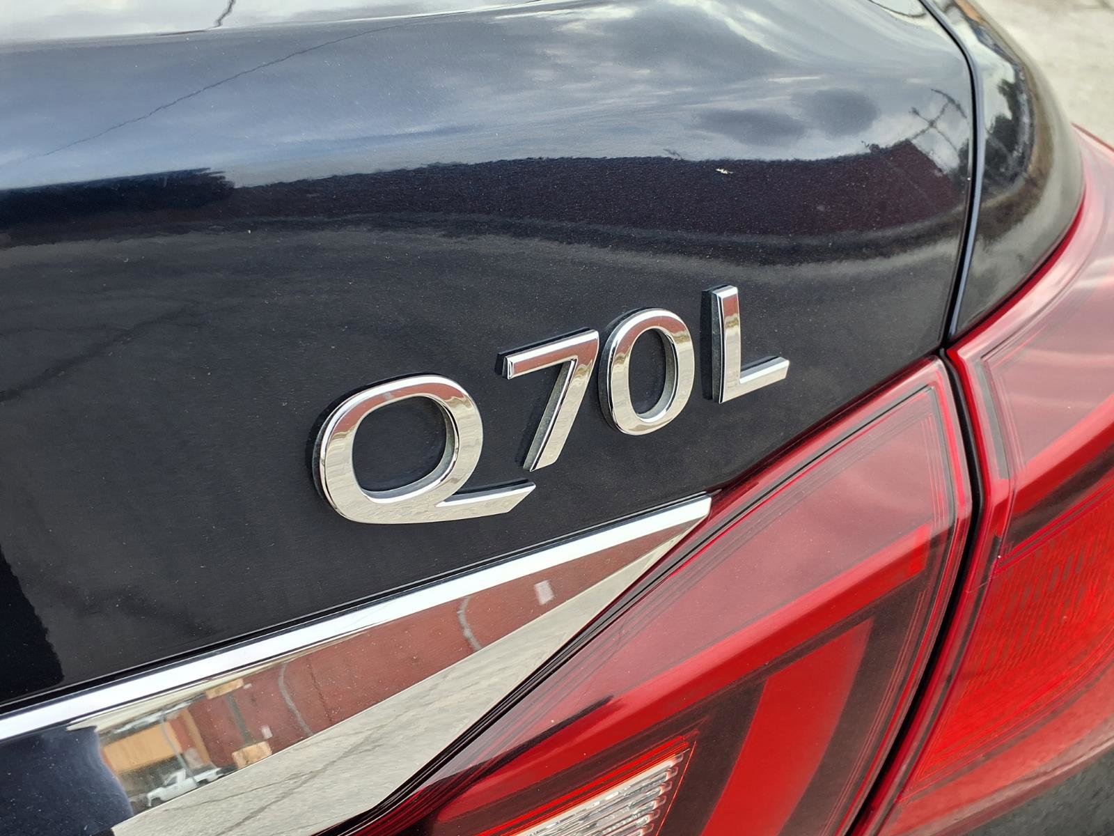 Used 2016 INFINITI Q70 L 3.7 w/ Technology Package image 10