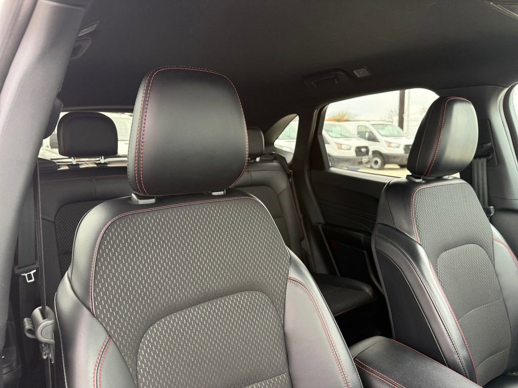 Used 2025 Ford Escape ST-Line image 8