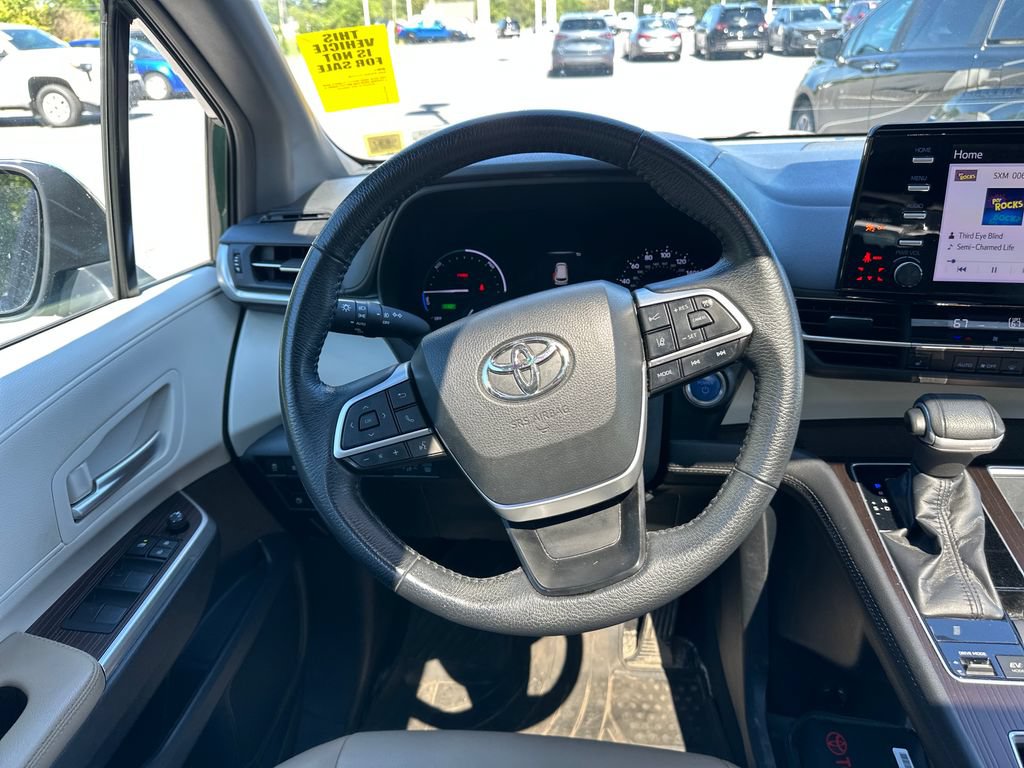 Used 2023 Toyota Sienna XLE AWD/4WD image 14
