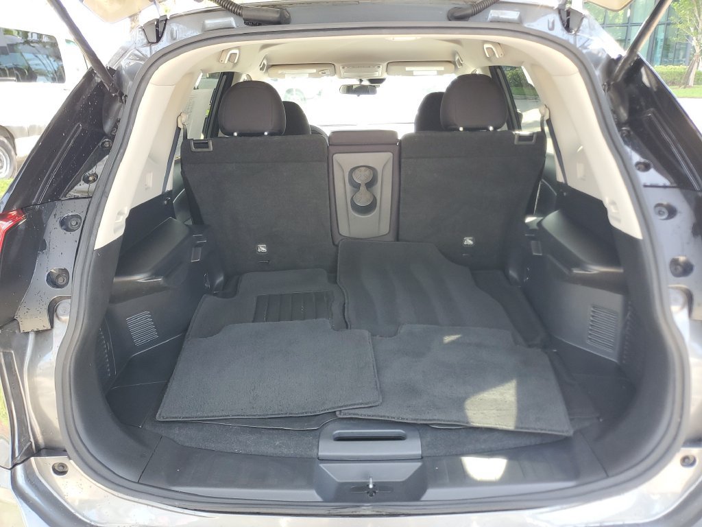 Used 2019 Nissan Rogue S w/ Special Edition Package FWD image 8