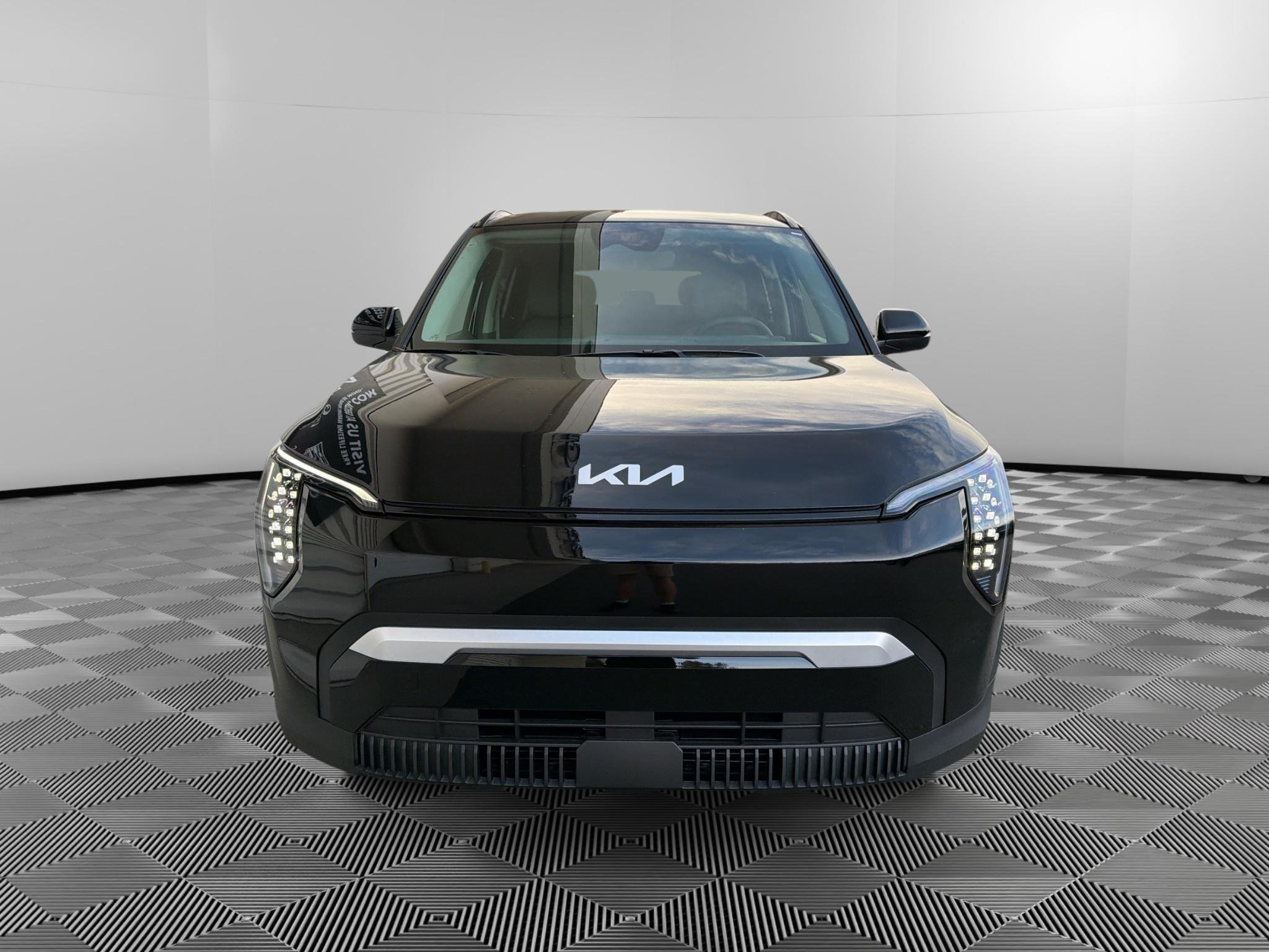 New 2027 Kia EV3 Wind AWD/4WD image 2