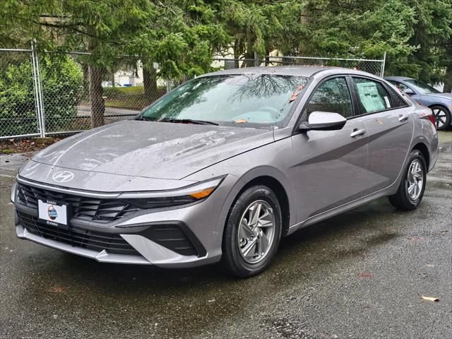 New 2026 Hyundai Elantra SE FWD image 3