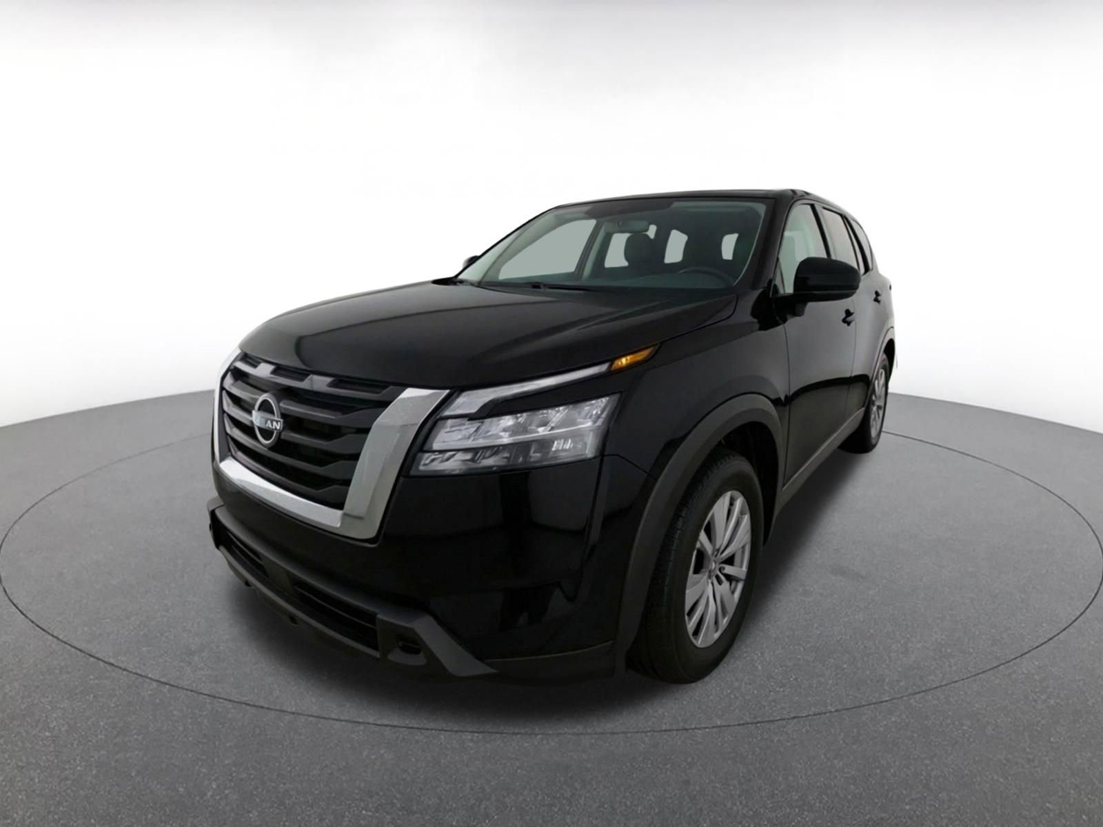 Used 2025 Nissan Pathfinder SV FWD image 3