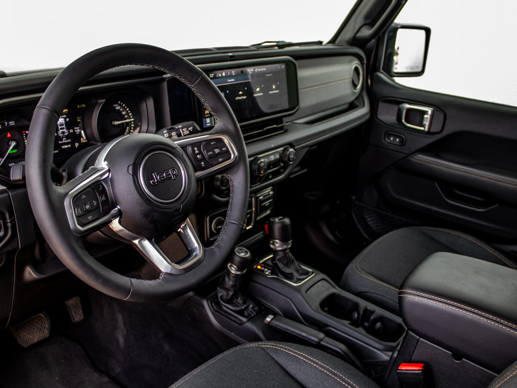 Used 2025 Jeep Wrangler Unlimited Sahara AWD/4WD image 20