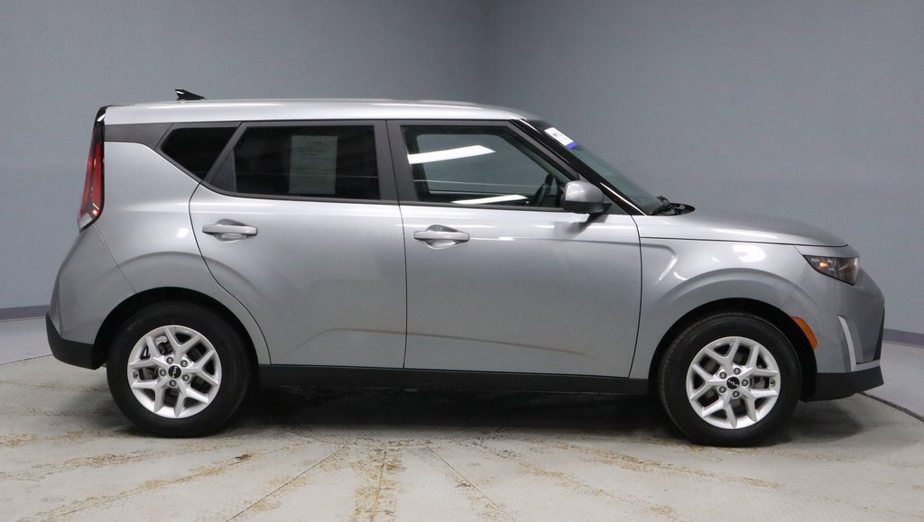 Used 2025 Kia Soul LX image 10