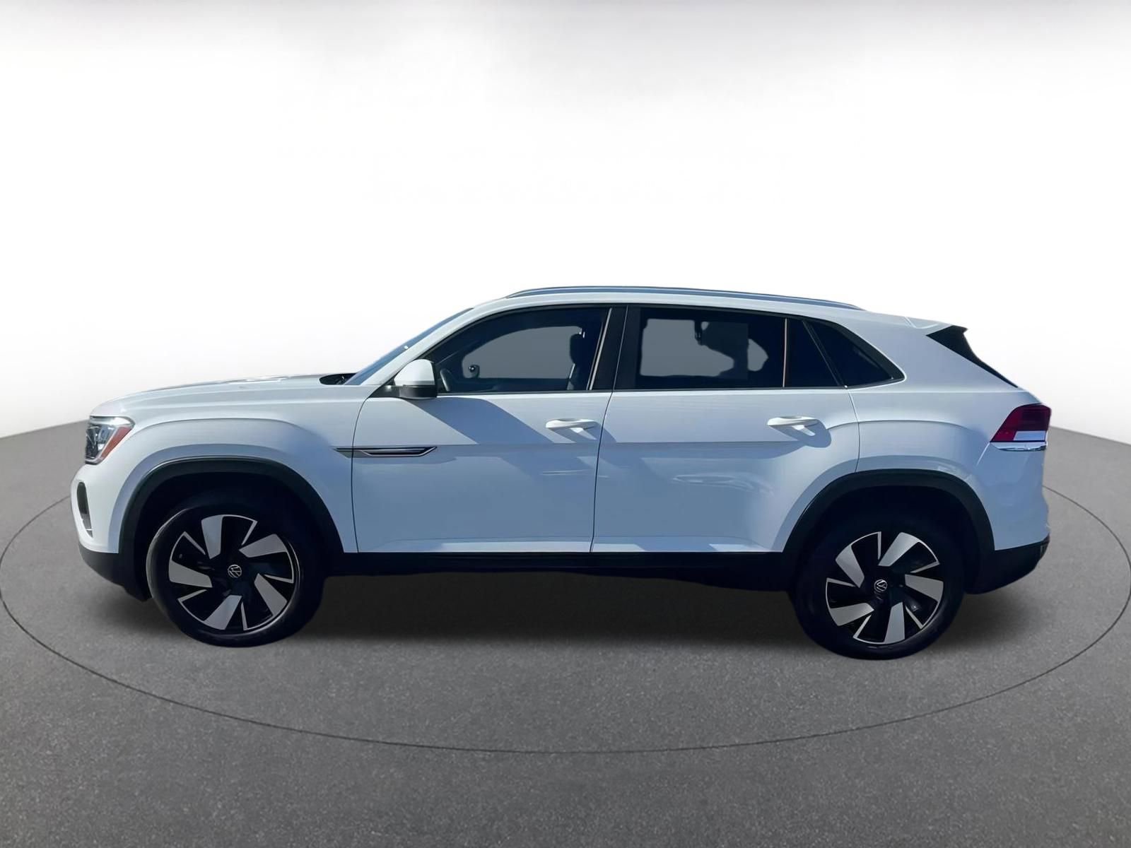 Used 2025 Volkswagen Atlas Cross Sport SE image 9