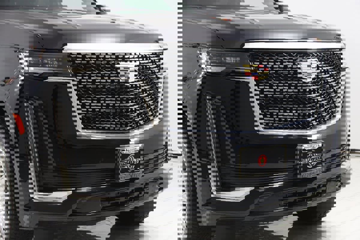 Used 2023 Cadillac Escalade Premium Luxury image 43