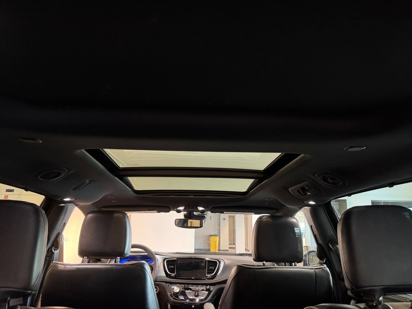 Used 2025 Chrysler Pacifica Limited FWD image 26