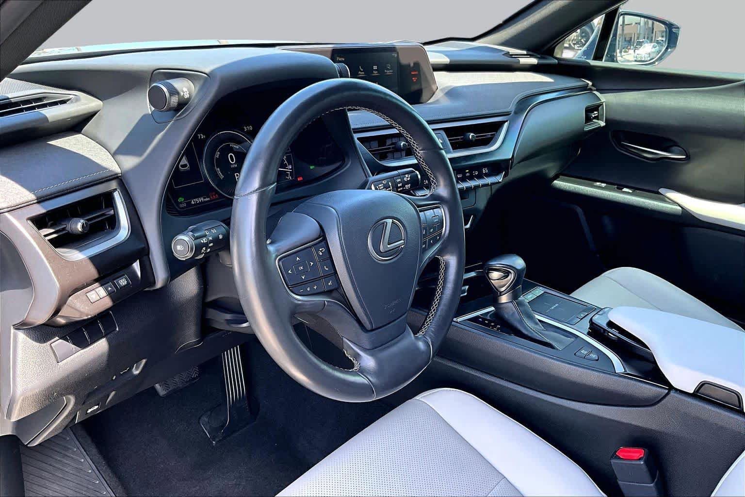 Used 2019 Lexus UX 250h w/ Premium Package AWD/4WD image 16