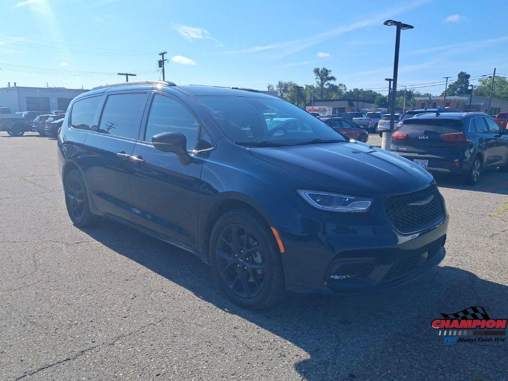 Used 2023 Chrysler Pacifica Limited w/ Uconnect Theater Family Group AWD/4WD image 9