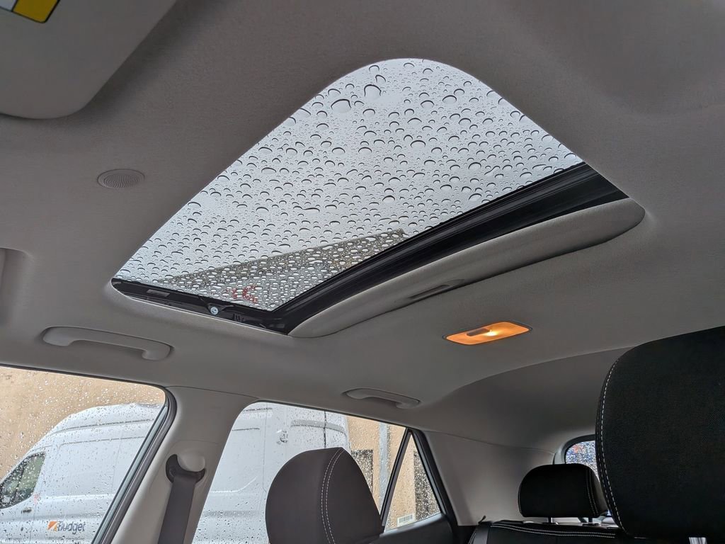 Used 2025 Hyundai Venue SEL image 17