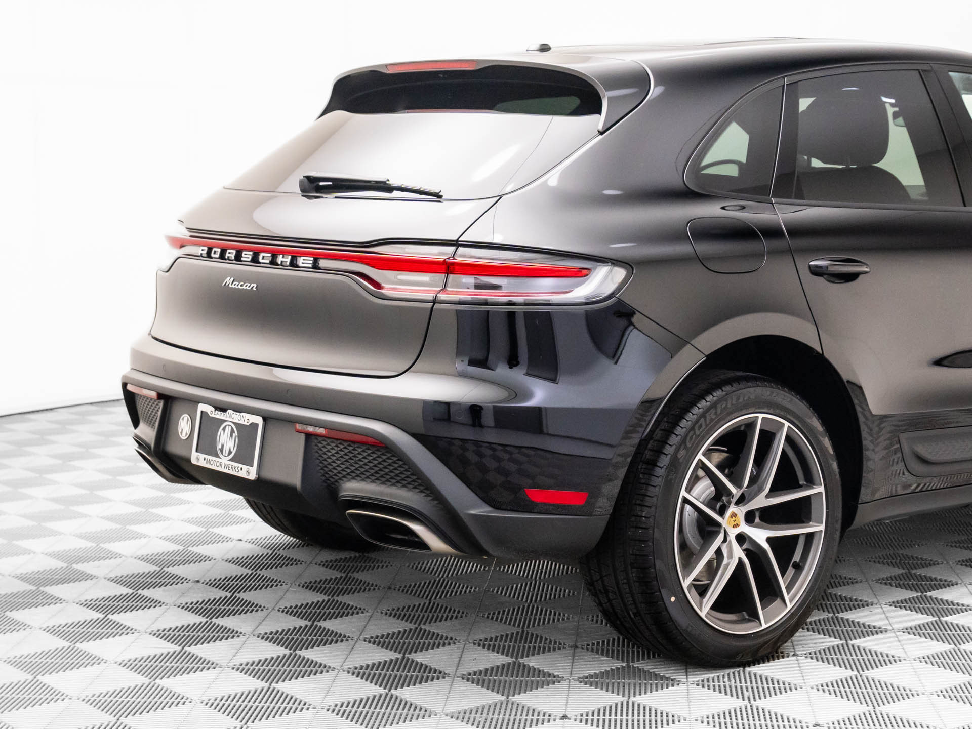 Certified 2026 Porsche Macan AWD/4WD image 36