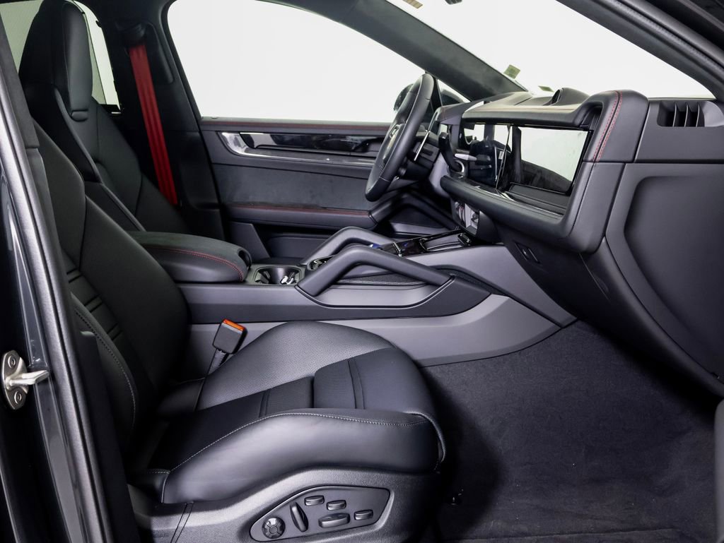New 2026 Porsche Cayenne GTS image 8