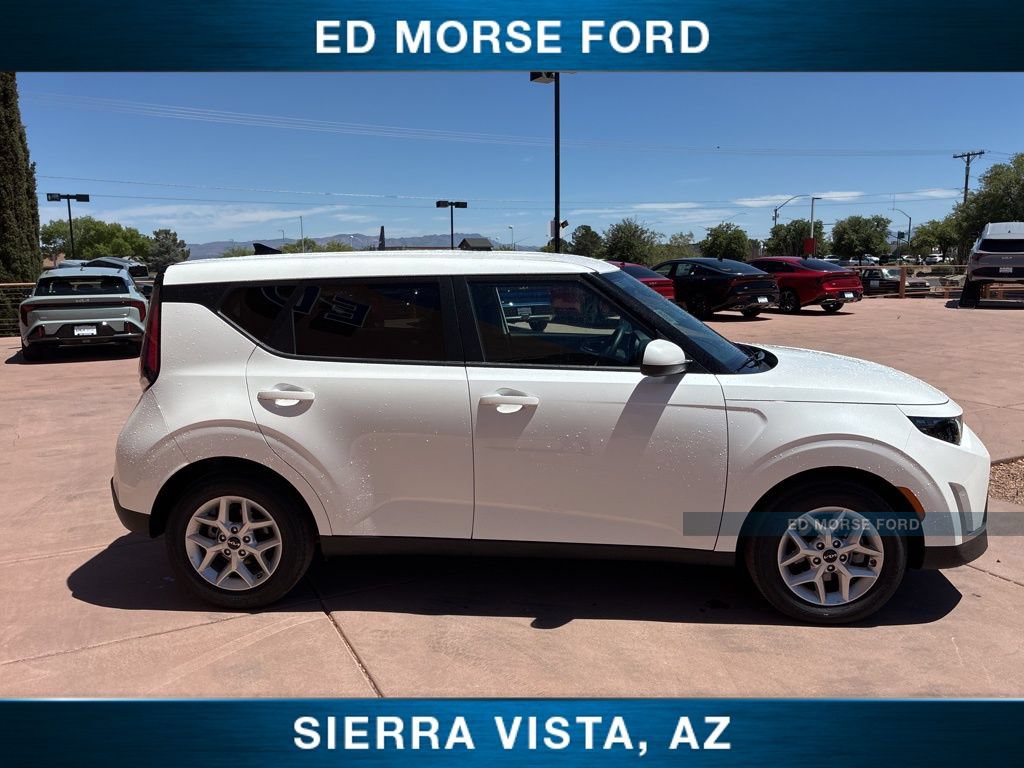 Certified 2025 Kia Soul LX FWD image 9