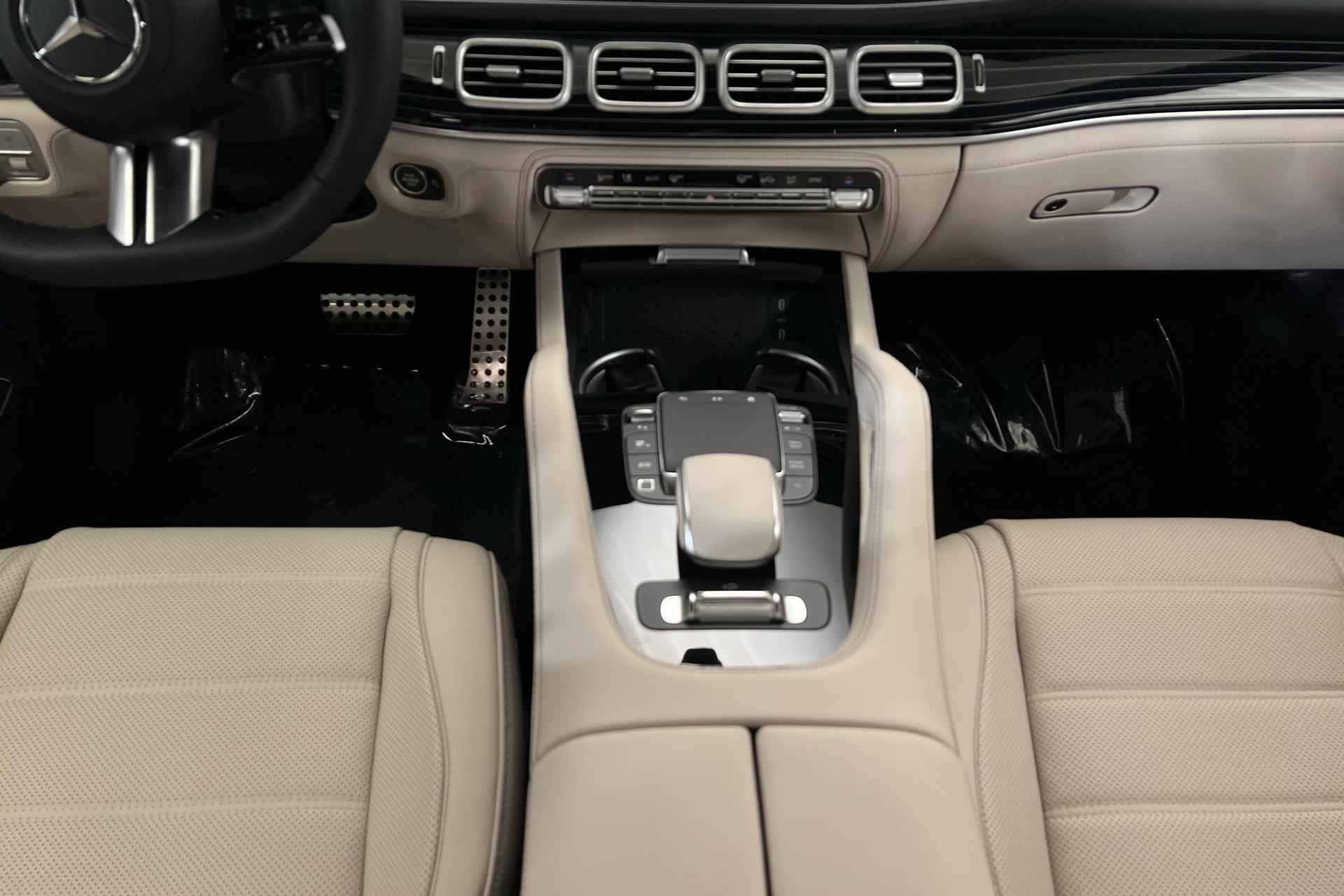 New 2026 Mercedes-Benz GLS 580 4MATIC image 14