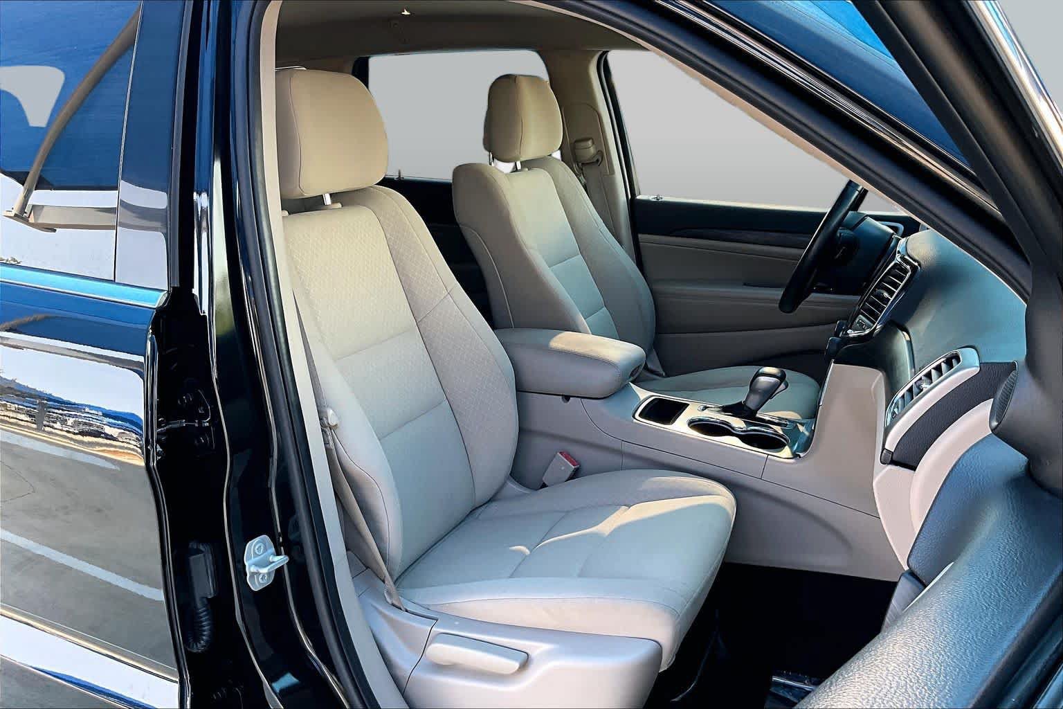 Used 2022 Jeep Grand Cherokee Laredo E w/ Security & Convenience Group AWD/4WD image 9