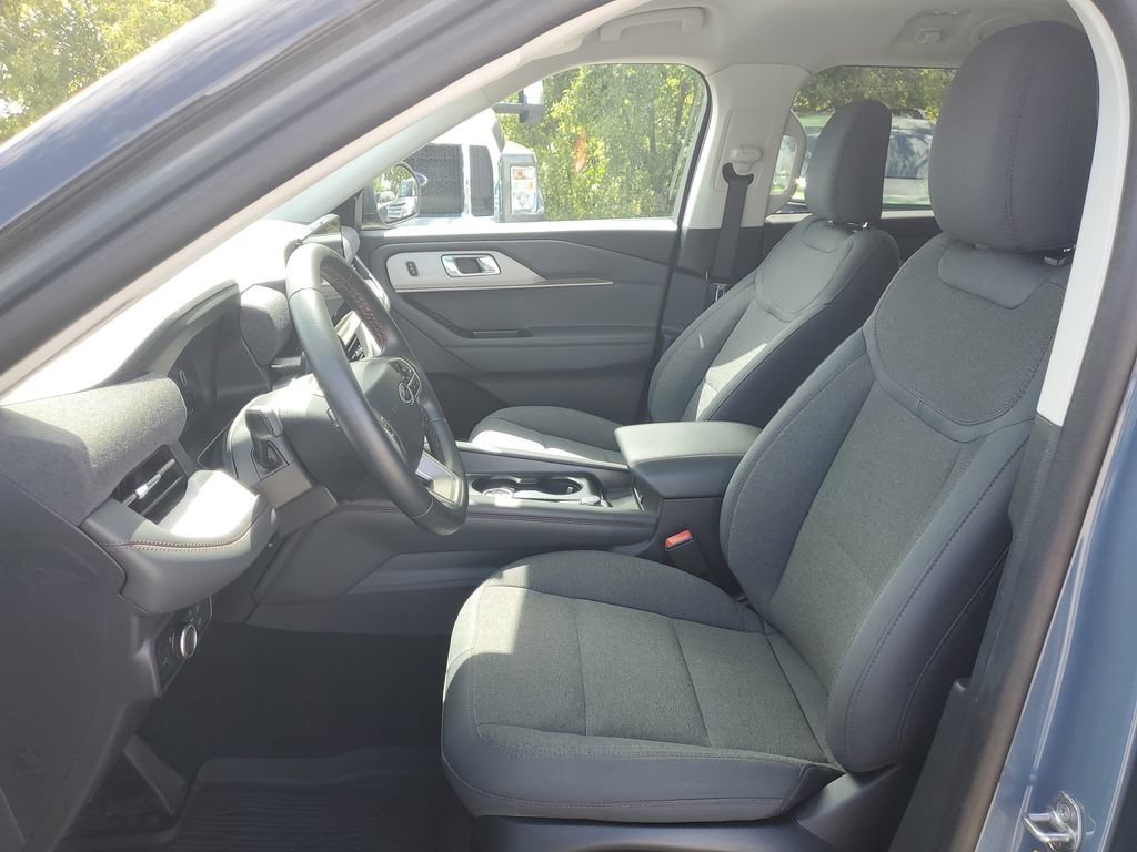 Certified 2025 Ford Explorer Active AWD/4WD image 12