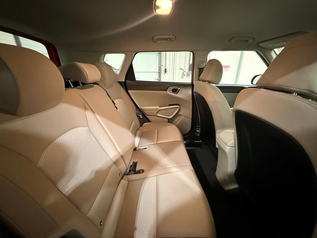 Used 2023 Kia Soul LX image 28