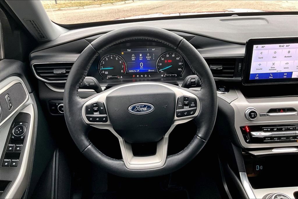 Used 2024 Ford Explorer XLT w/ Equipment Group 202A image 5