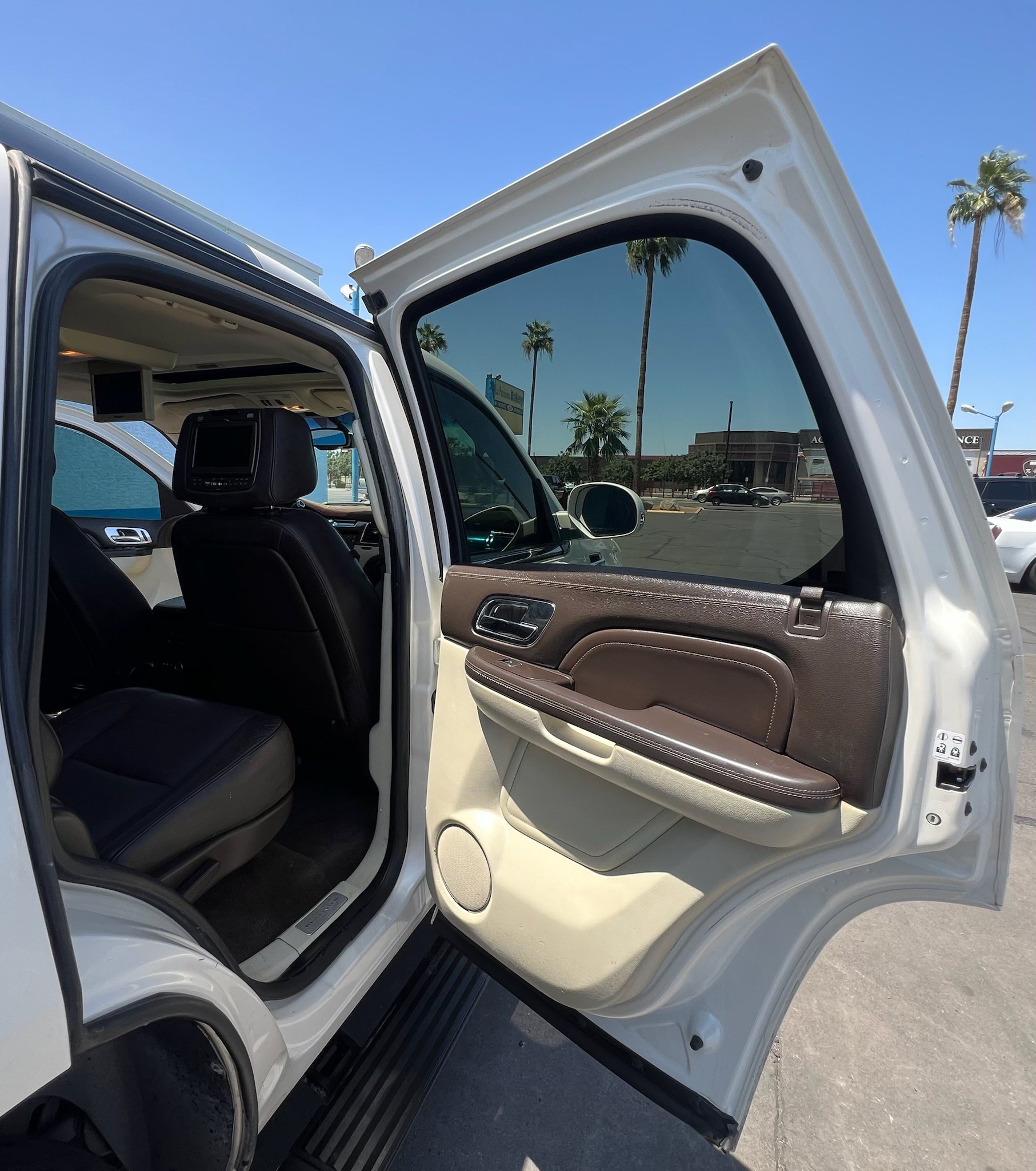 Used 2012 Cadillac Escalade Platinum AWD/4WD image 18