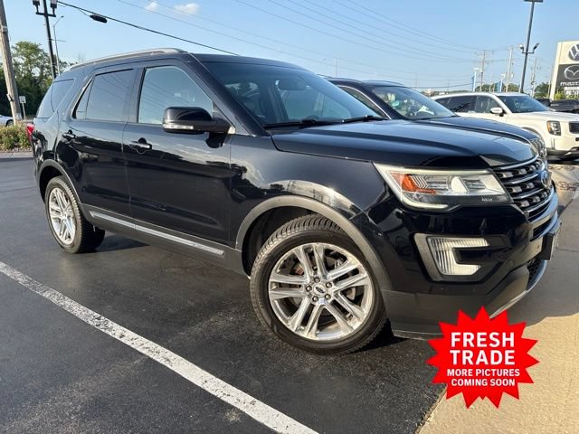 Used 2017 Ford Explorer XLT w/ Equipment Group 202A AWD/4WD image 1