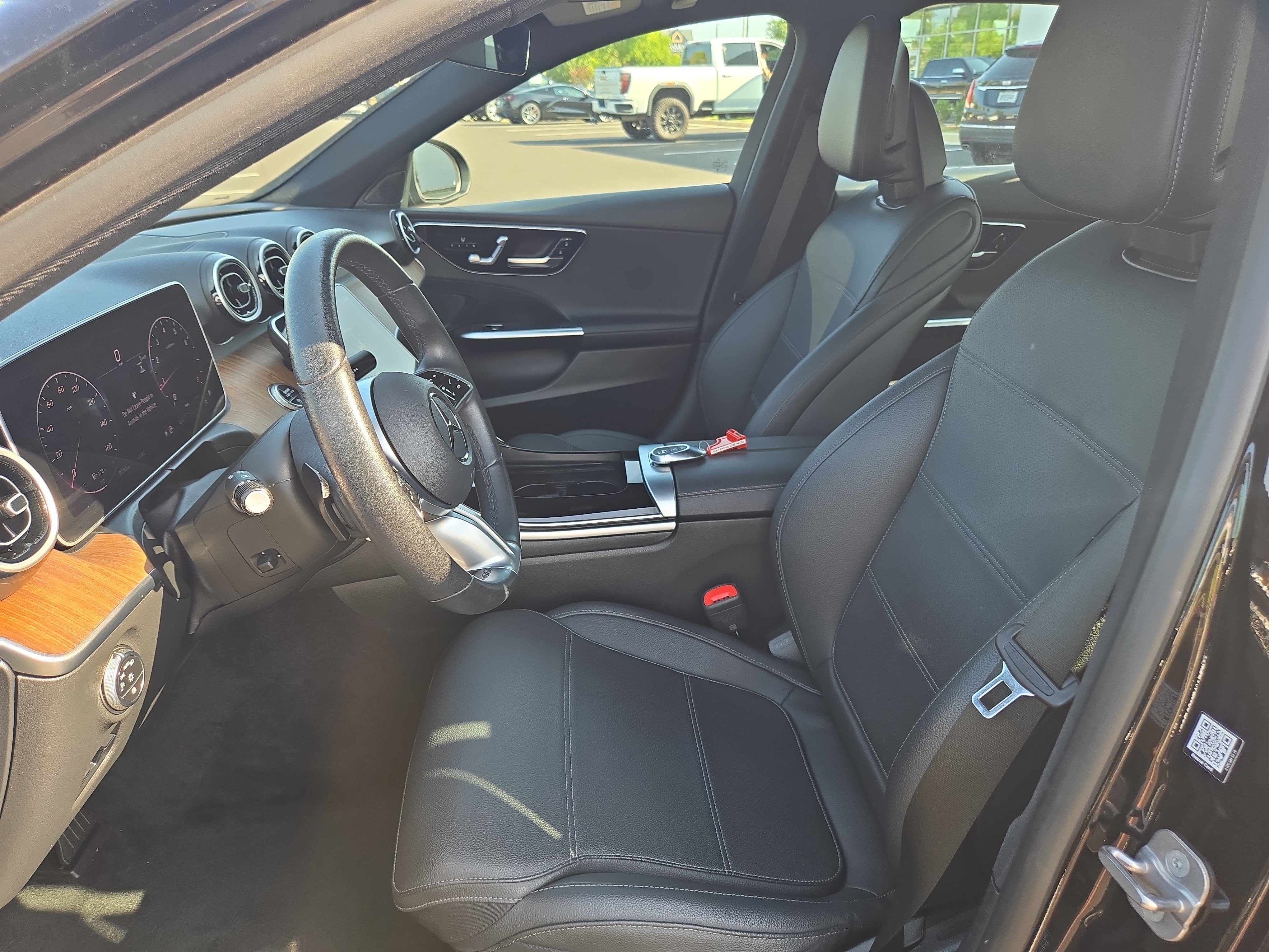 Used 2025 Mercedes-Benz C 300 4MATIC Sedan image 17