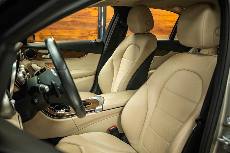 Used 2019 Mercedes-Benz C 300 4MATIC Sedan image 9