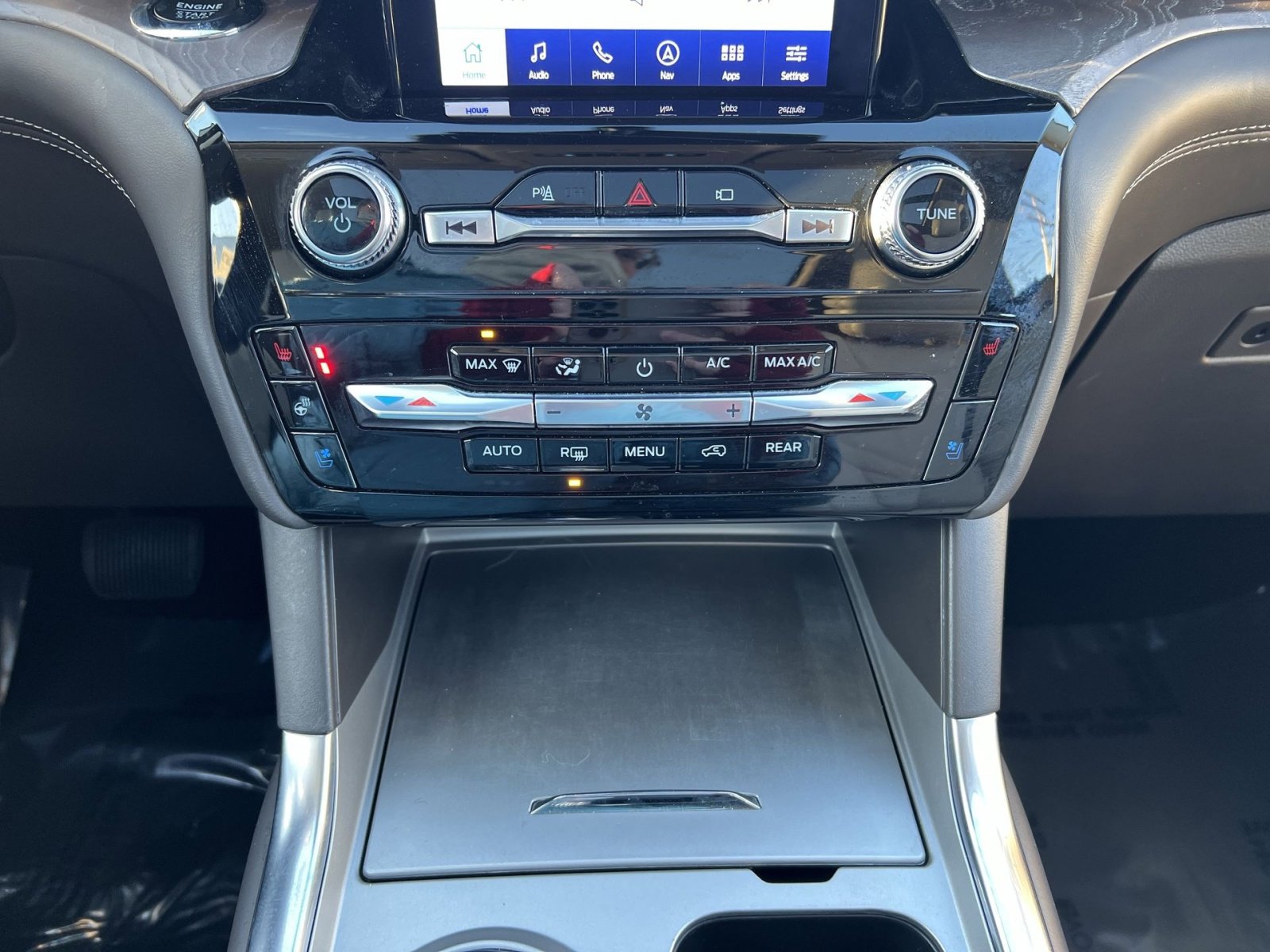 Used 2023 Ford Explorer Platinum w/ Technology Package image 21