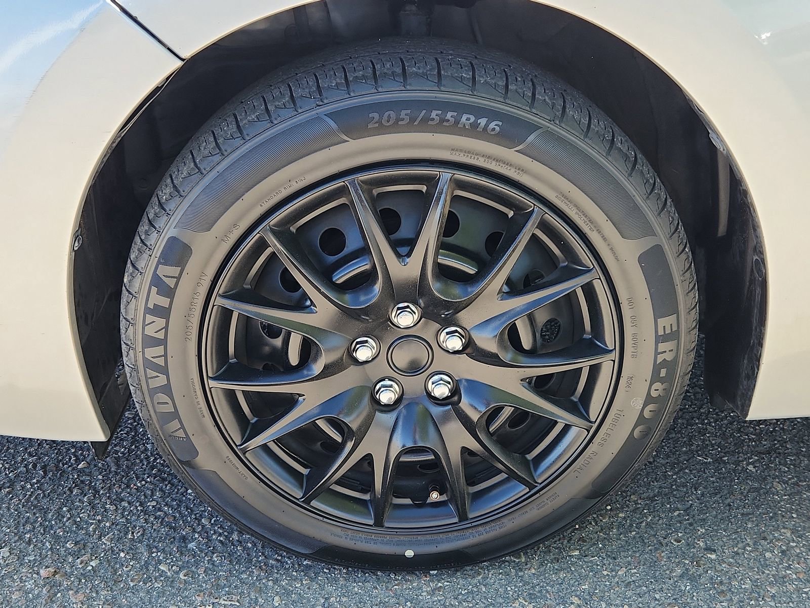 Used 2017 Toyota Corolla LE w/ Carpet Mat Package (TMS) FWD image 17