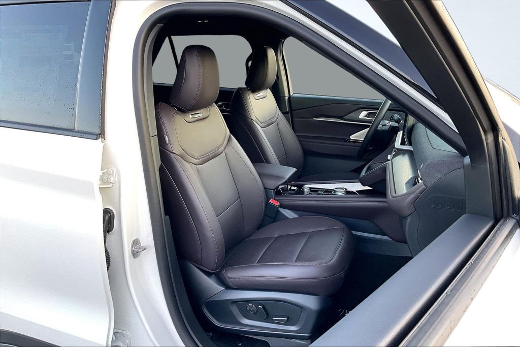 New 2026 Ford Explorer Platinum RWD image 11