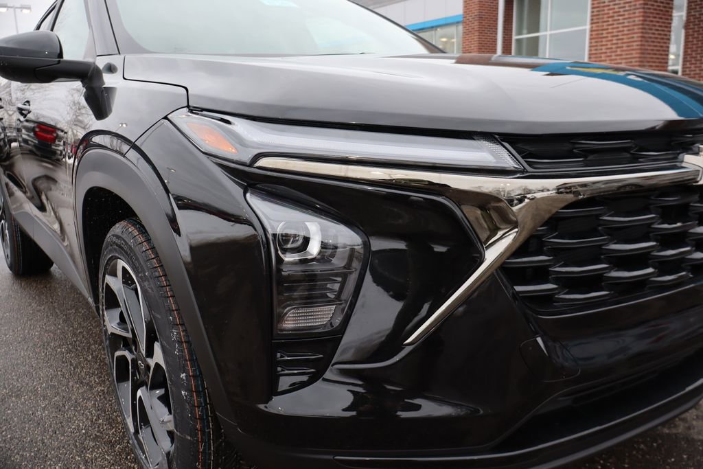 New 2026 Chevrolet Trax RS w/ Sunroof Package image 3
