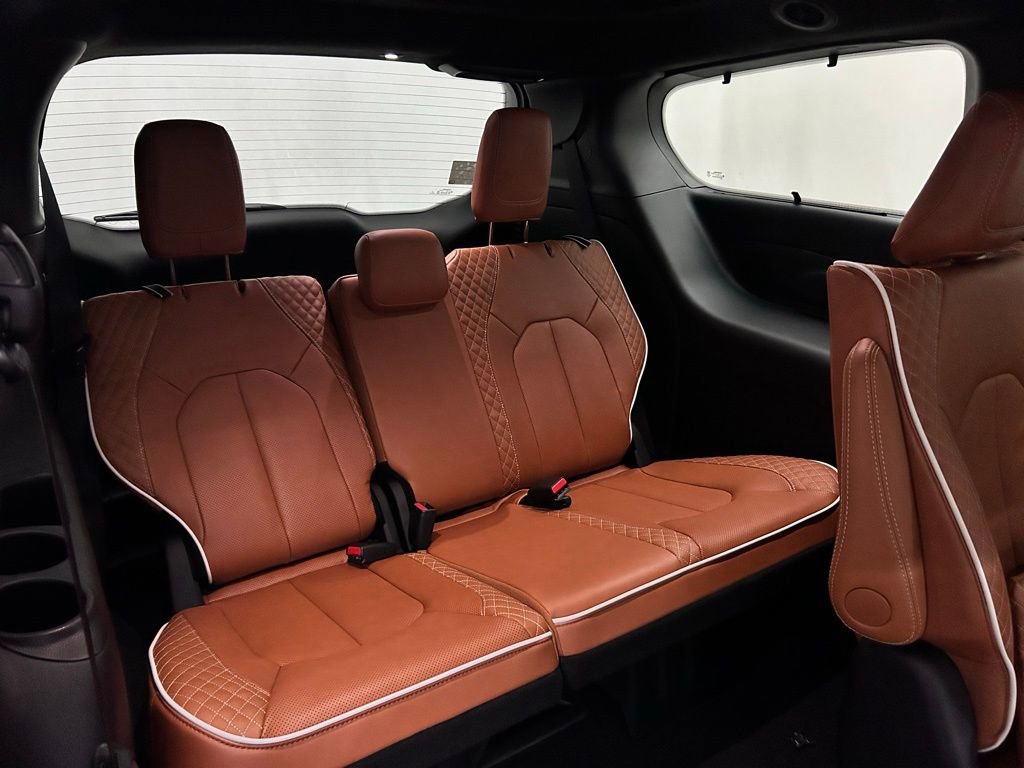 New 2026 Chrysler Pacifica Pinnacle w/ Trailer Tow Group image 15