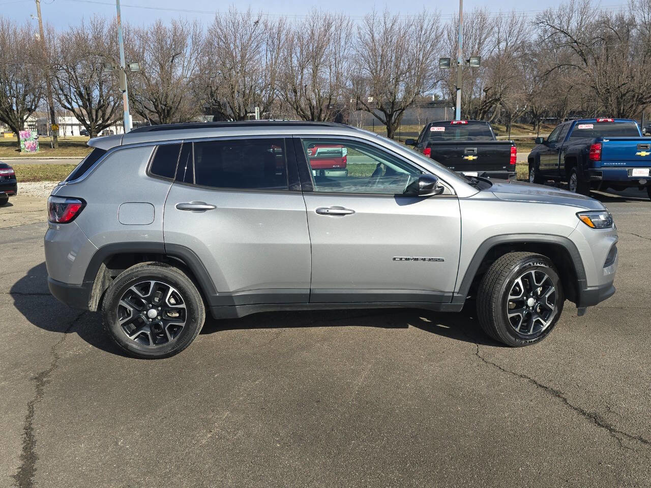 Used 2022 Jeep Compass Latitude image 4