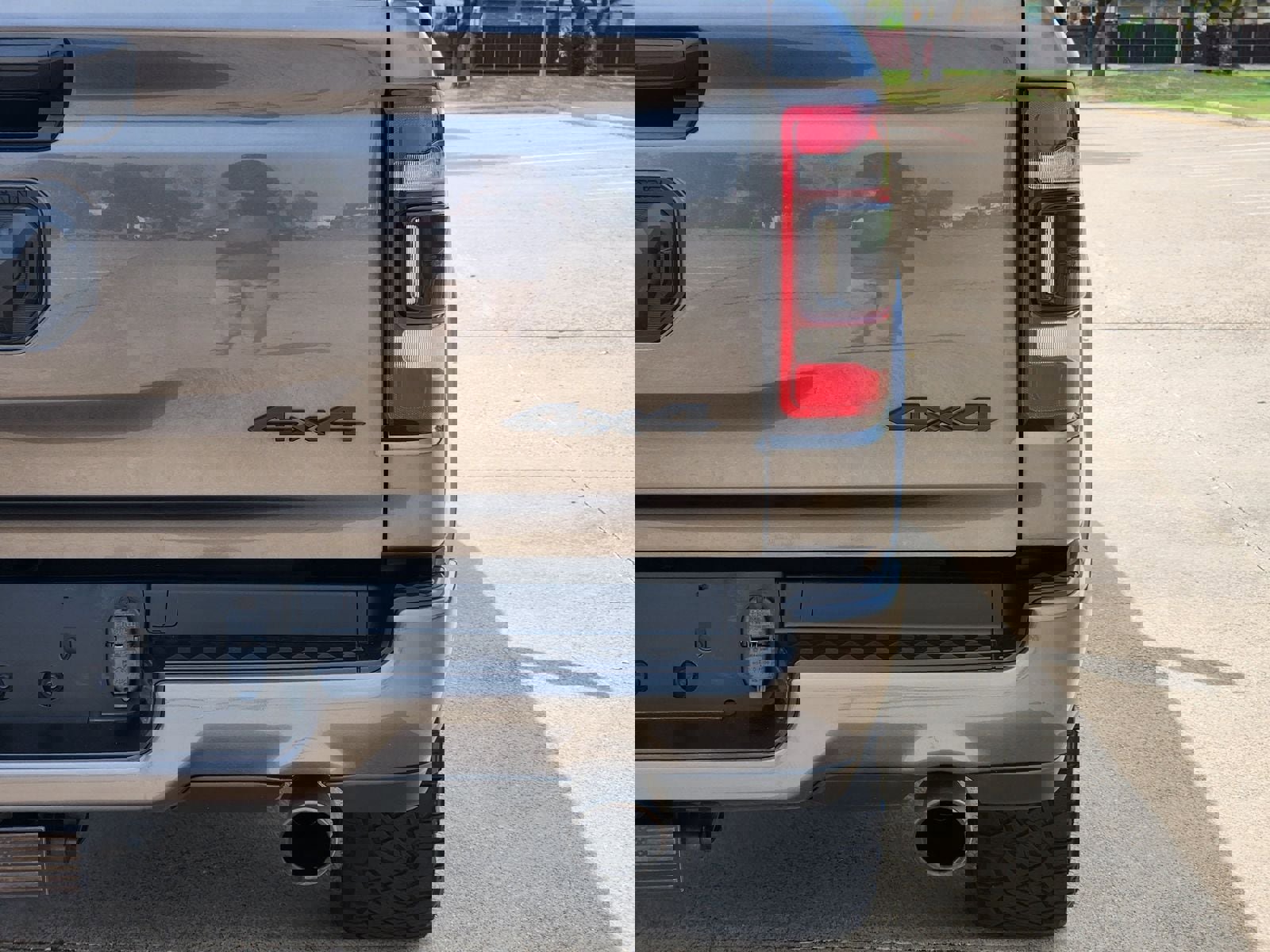 Used 2023 RAM 1500 Limited w/ Night Edition image 9