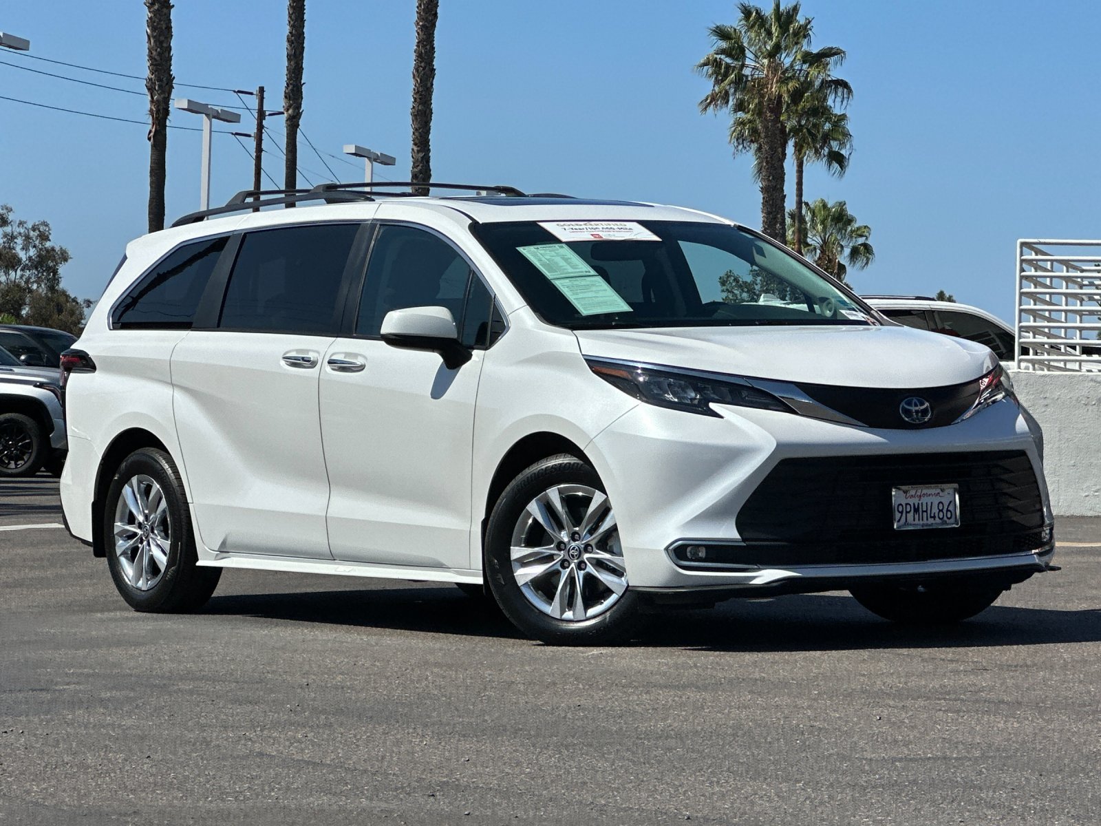 Used 2024 Toyota Sienna XLE w/ XLE Plus Package FWD image 8