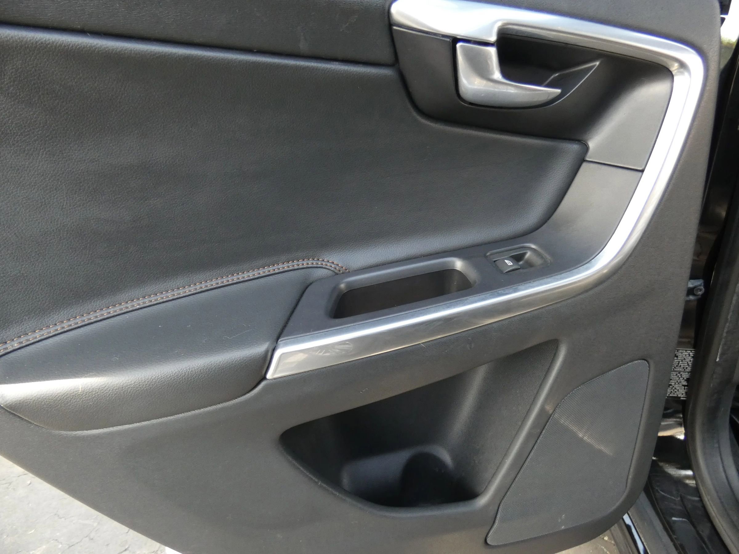 Used 2017 Volvo XC60 T5 Dynamic w/ Preferred Option Package image 38