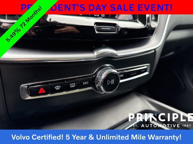 Certified 2022 Volvo XC60 B5 Momentum image 16