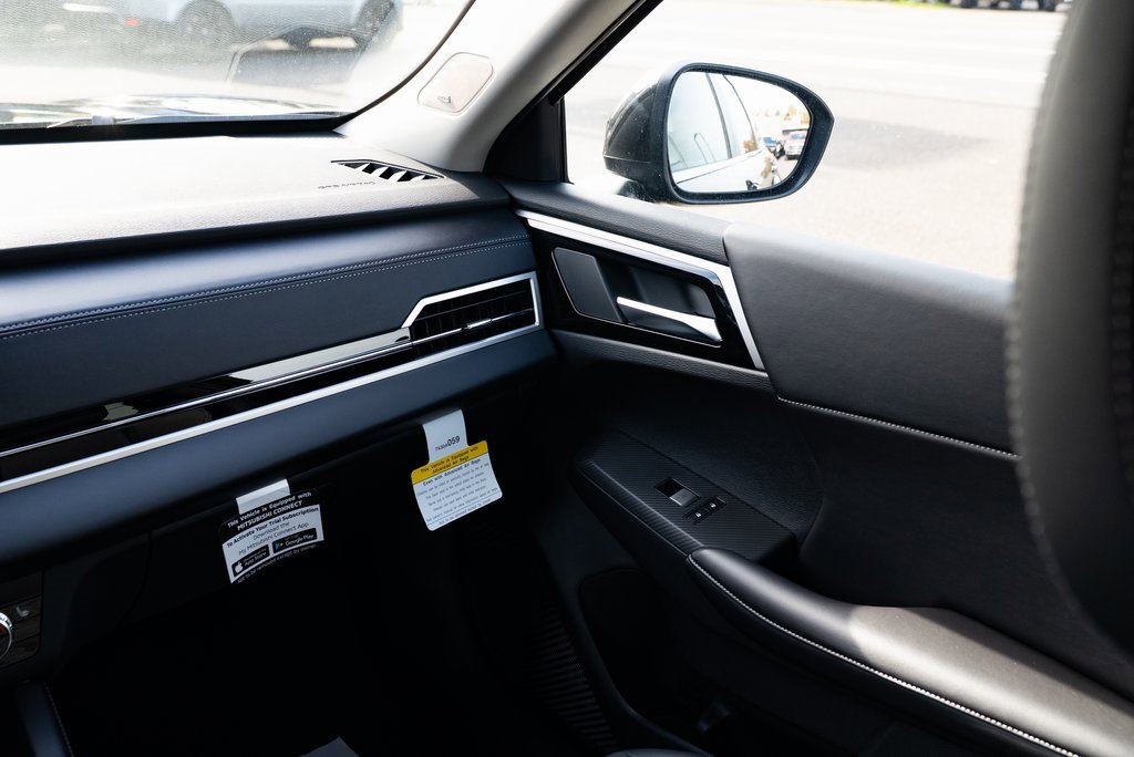 New 2025 Mitsubishi Outlander SE image 10