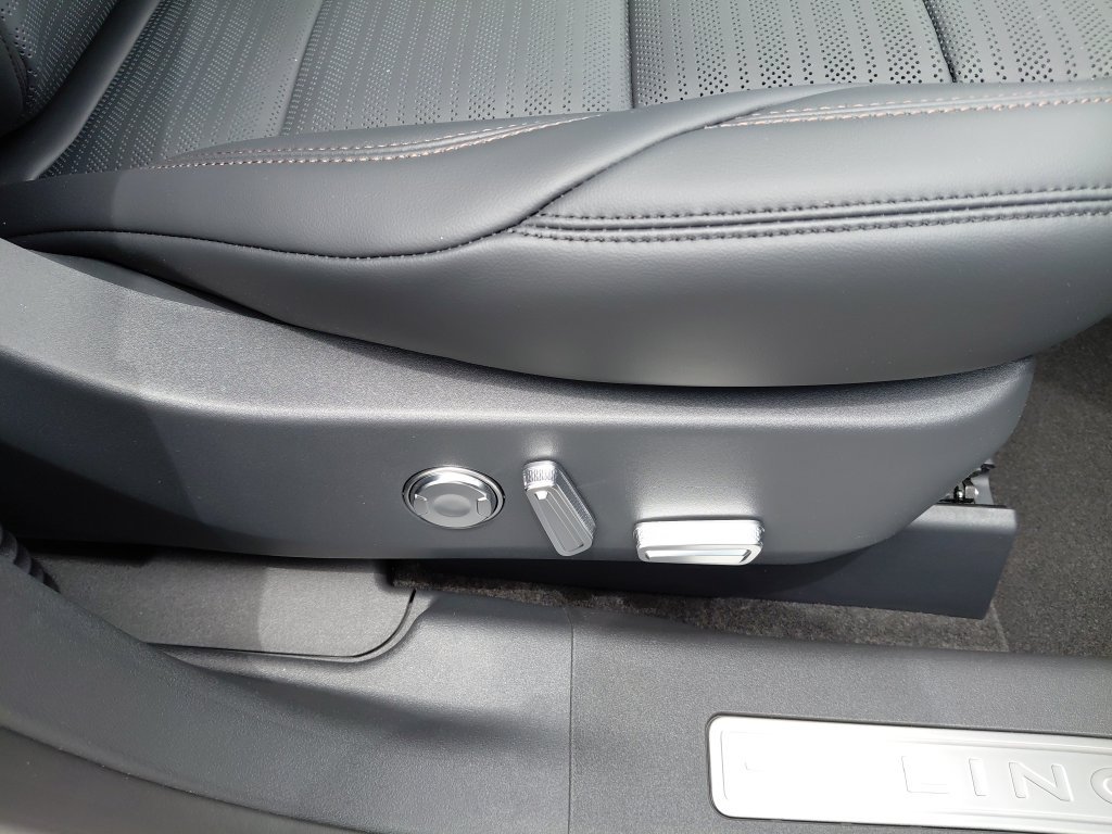 New 2026 Lincoln Nautilus Reserve w/ Jet Appearance Package AWD/4WD image 37