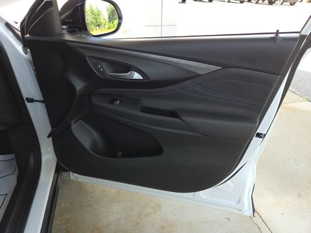 Used 2024 Buick Envista Sport Touring w/ Convenience I Package FWD image 47