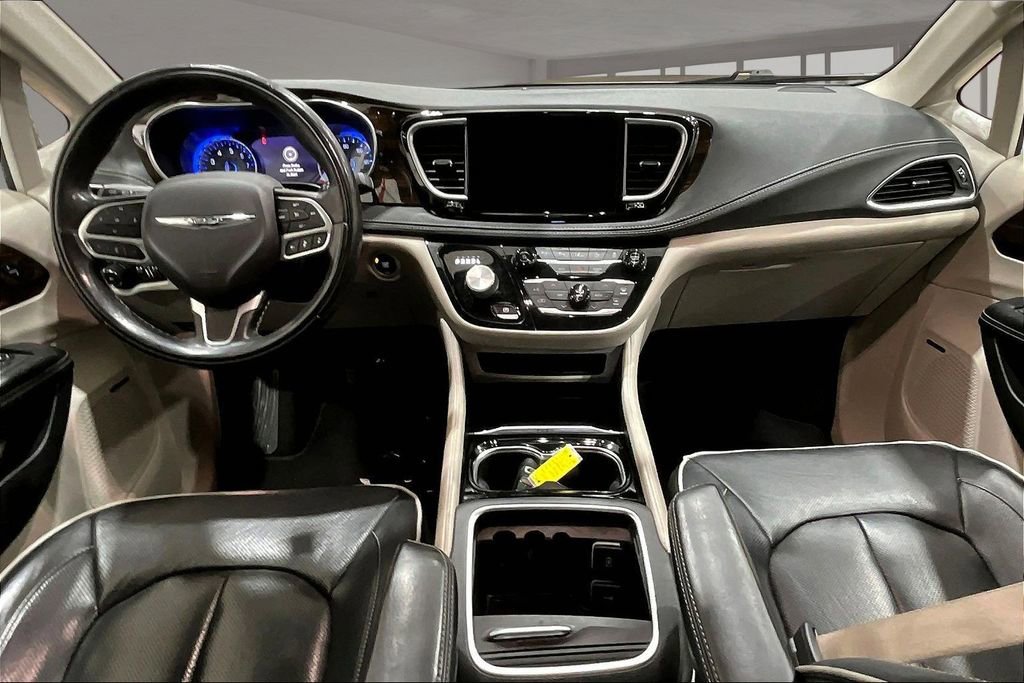 Used 2022 Chrysler Pacifica Limited FWD image 16