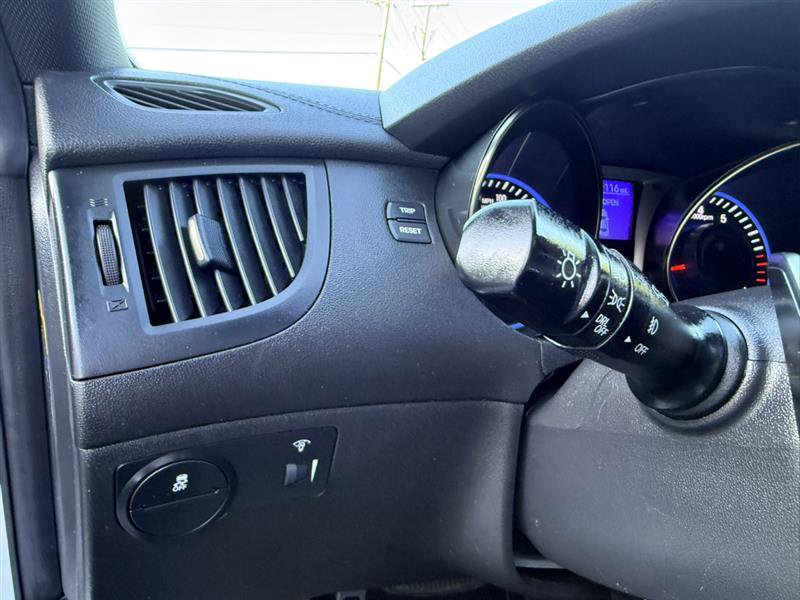 Used 2014 Hyundai Genesis 3.8 RWD image 17