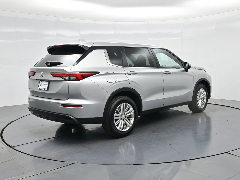 Used 2022 Mitsubishi Outlander ES image 19