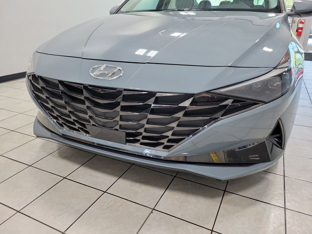 Used 2023 Hyundai Elantra Limited w/ Cargo Package FWD image 23