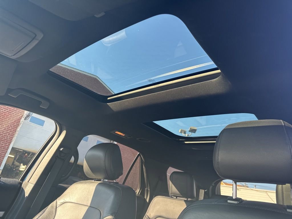 Used 2017 Ford Explorer XLT w/ Equipment Group 202A image 10