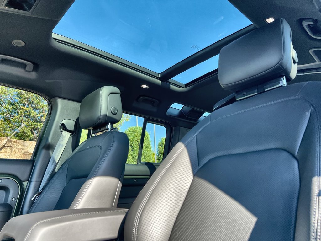 New 2026 Land Rover Defender 110 X-Dynamic SE AWD/4WD image 19