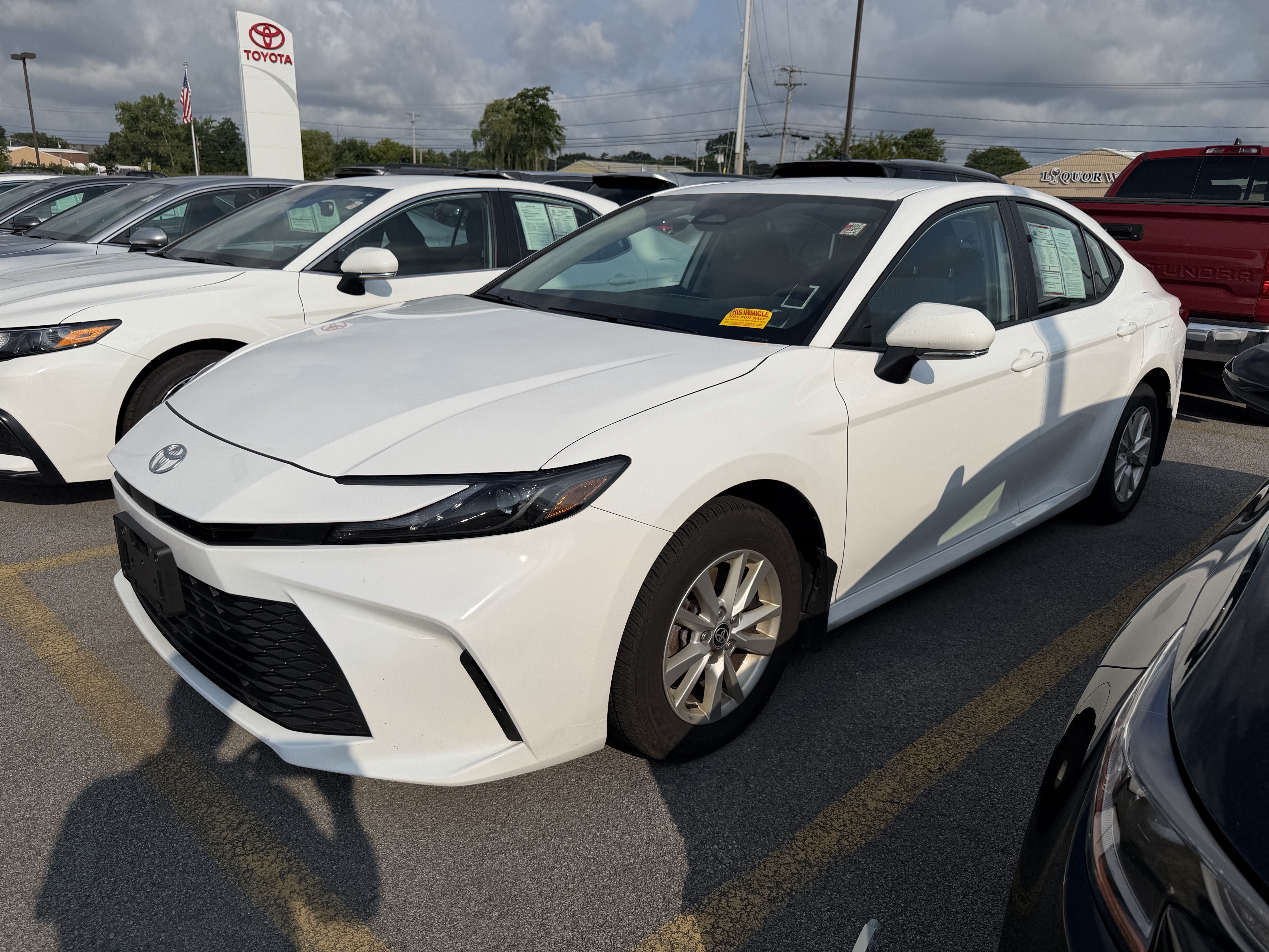 Used 2025 Toyota Camry LE AWD/4WD image 4