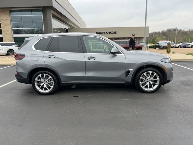 Used 2024 BMW X5 xDrive40i w/ Premium Package image 2