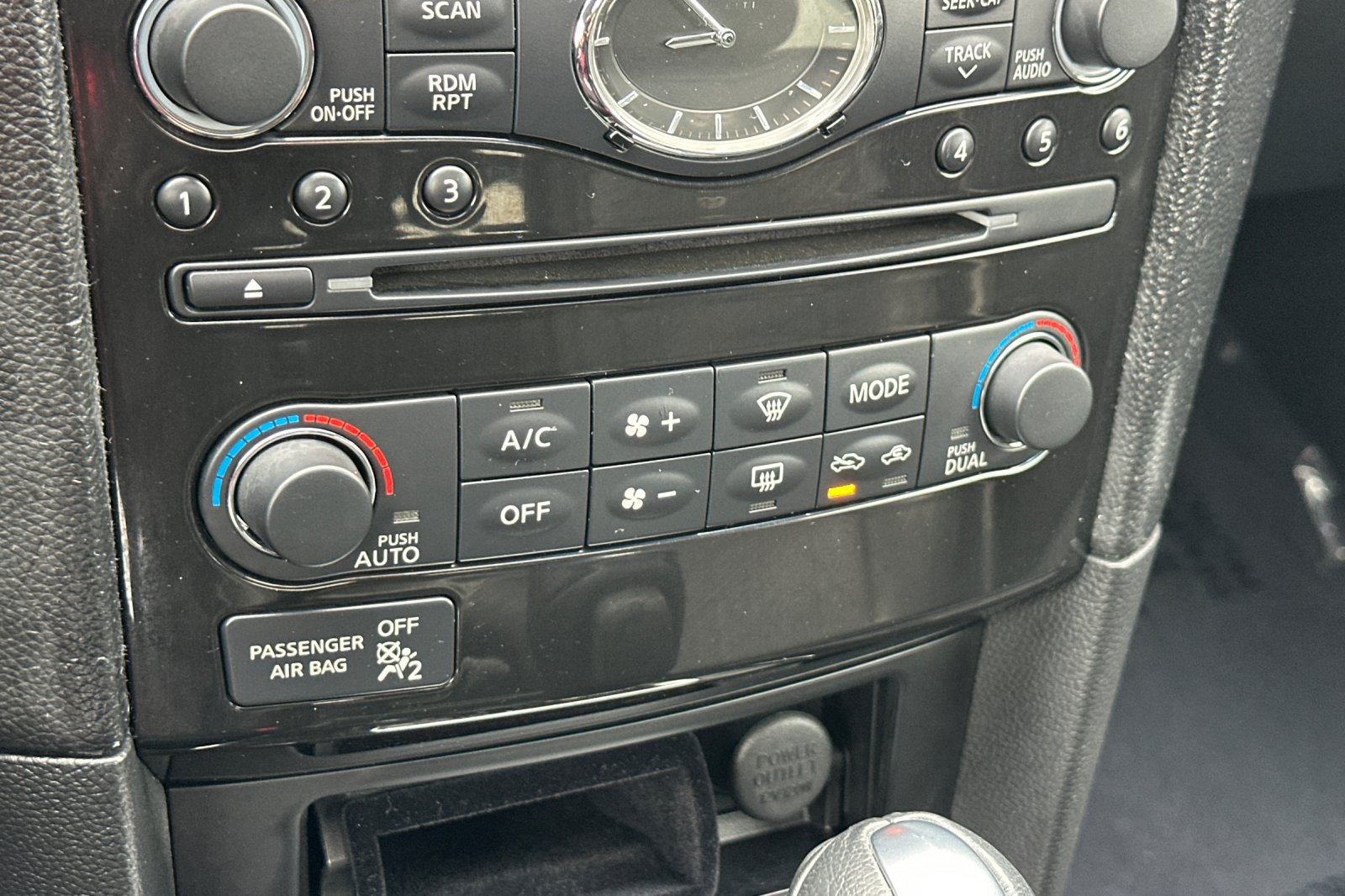 Used 2011 INFINITI FX35 2WD w/ Premium Pkg image 25